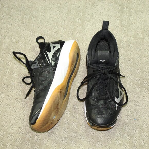Mizuno Wave Momentum Women's Size 8 Black Athletic Shoes - Picture 1 of 6